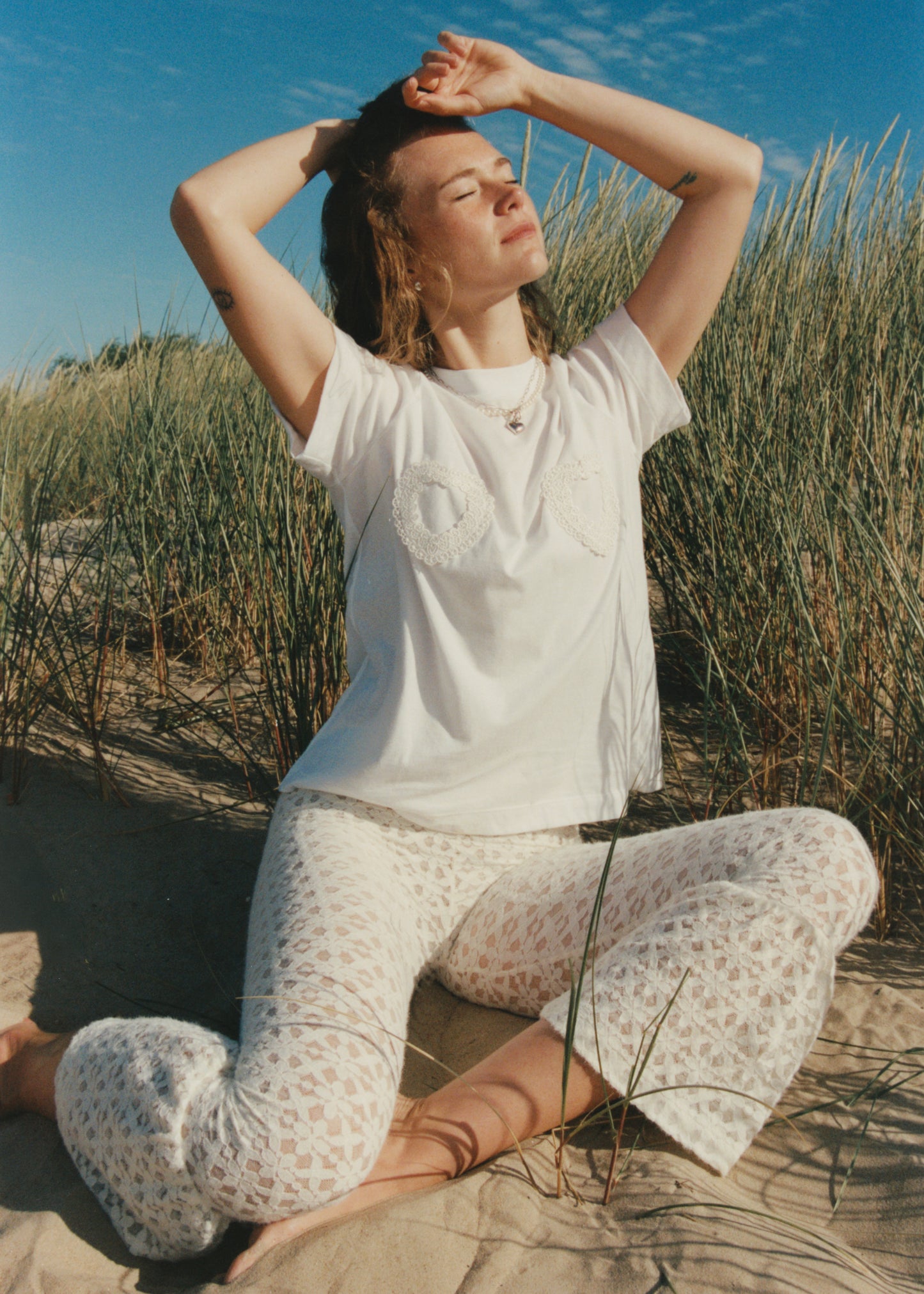 GOA Studio’s 'Corazón' T-shirt – a soft, oversized tee featuring a hand-drawn heart motif, expressing love, warmth, and bold simplicity. T-shirt 'Corazón' od GOA Studio – miękka, oversize'owa koszulka z ręcznie rysowanym motywem serca, symbolizująca miłość, ciepło i odważną prostotę.
