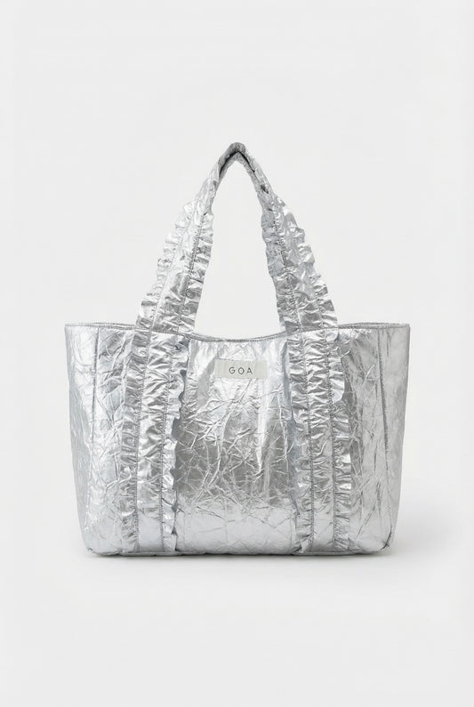 Metaliczna srebrna torba shopper z miękkim watowaniem i falbankami